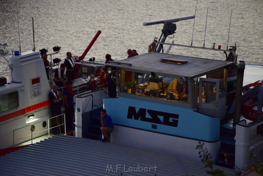 Havarie Wassereinbruch Motorraum beim Schiff Koeln Niehl Niehler Hafen P248.JPG - Miklos Laubert